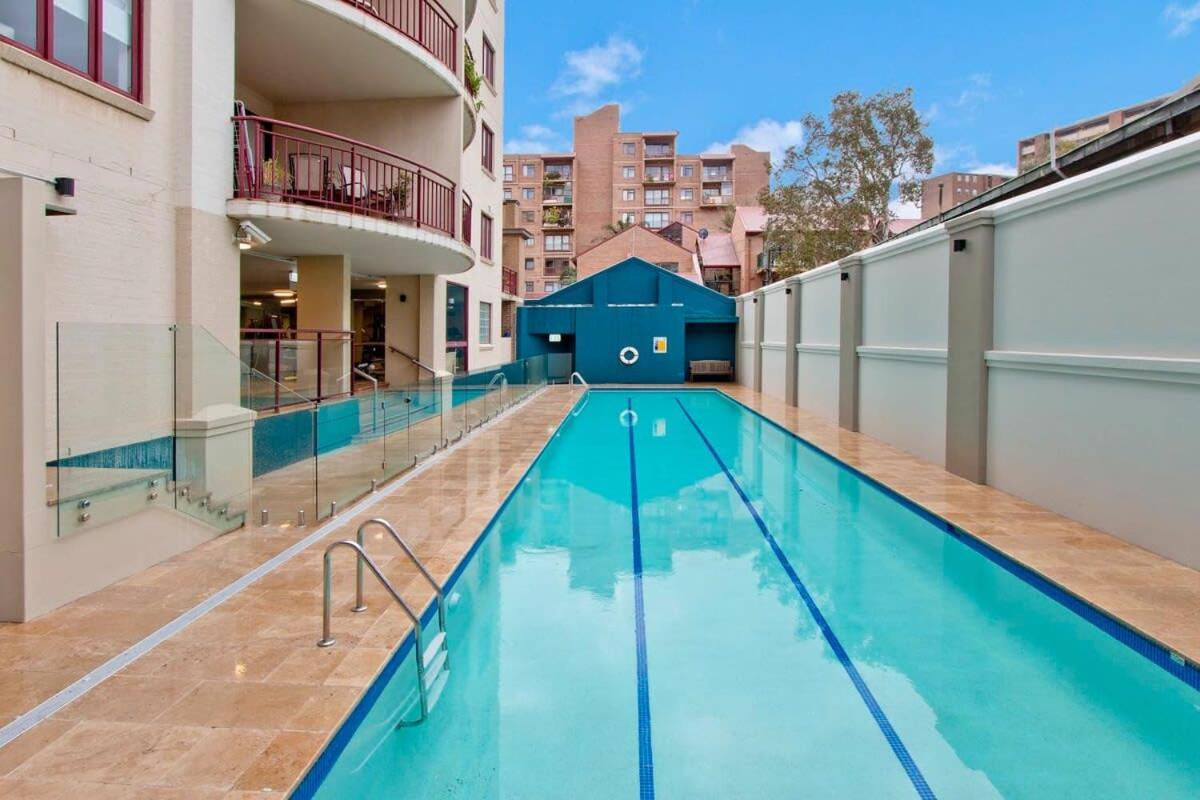 Expansive Views From 1 Bedroom Appartamento Sydney