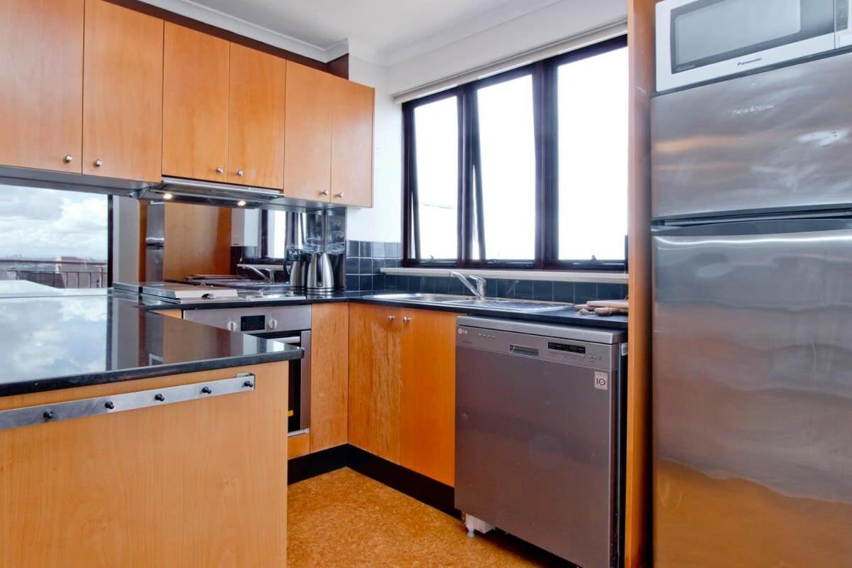 Expansive Views From 1 Bedroom Appartamento