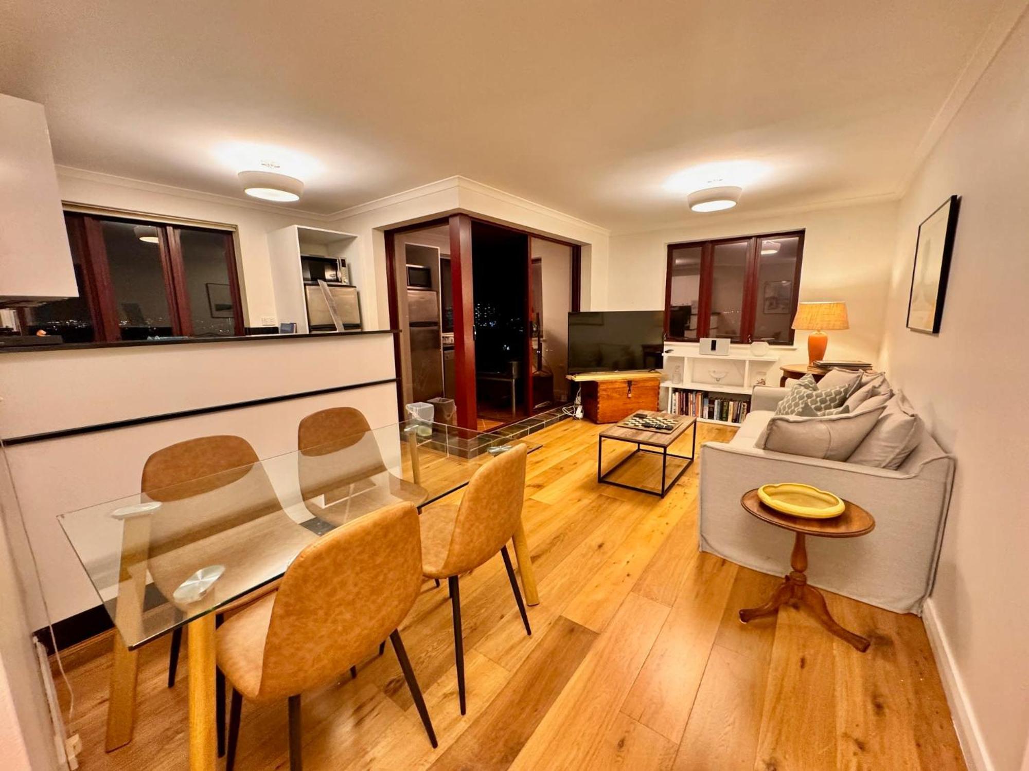 Expansive Views From 1 Bedroom Appartamento